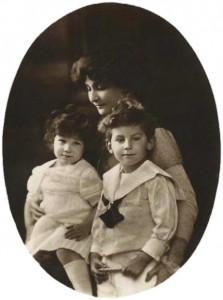 Marie_Bonaparte_et_ses_enfants_Pierre_et_Eugénie_de_Grèce